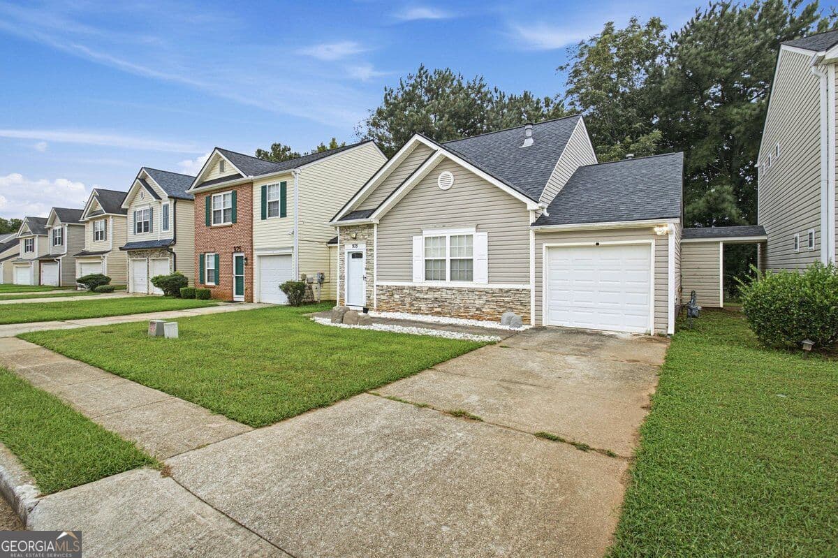 3 bedroom, 2 bathroom, 1,508 sq ft single family residence for sale at 935 Lakeside Circle, Covington, GA 30016 — photo 4