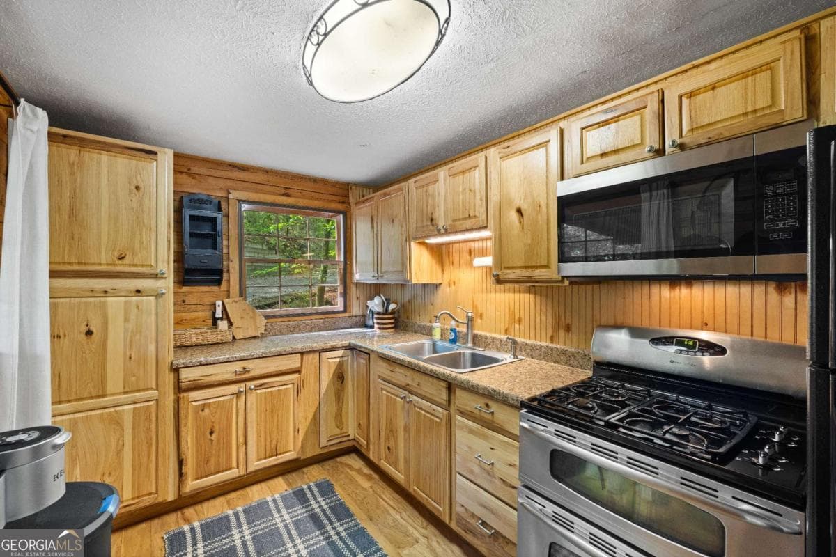 2 bedroom, 1.5 bathroom, 720 sq ft cabin,single family residence for sale at 459 Mill Stone Mountain Lane, Blue Ridge, GA 30513 — photo 6