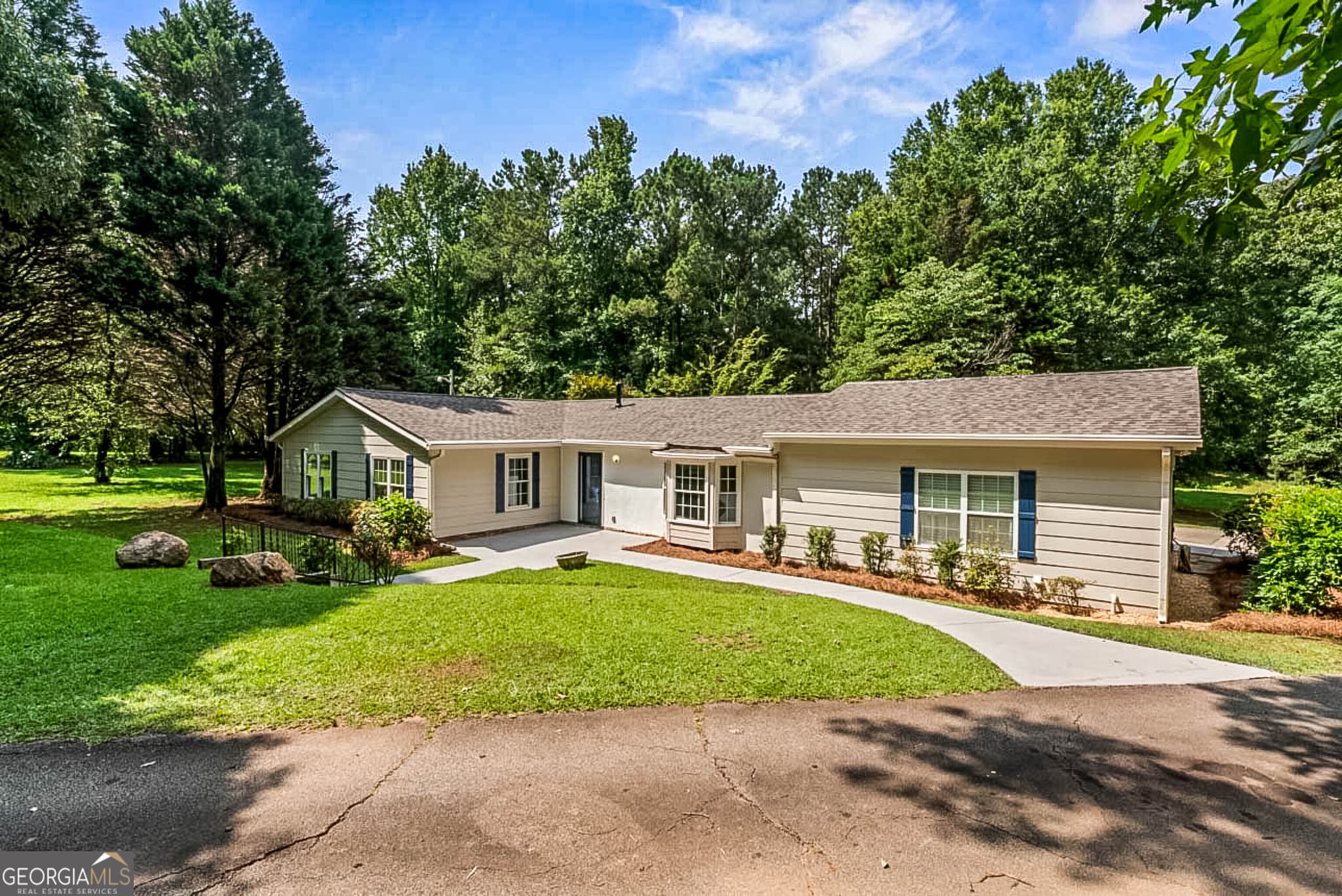 4 bedroom, 2 bathroom, 1,835 sq ft single family residence for sale at 365 New Morn Drive, Mcdonough, GA 30253 — photo 2