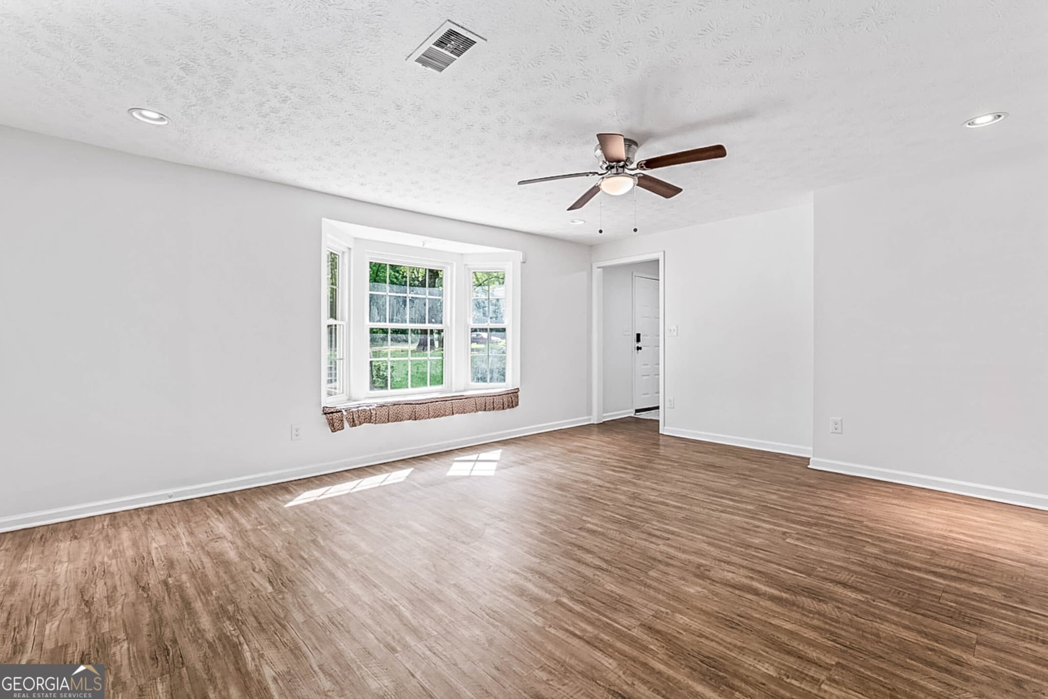 4 bedroom, 2 bathroom, 1,835 sq ft single family residence for sale at 365 New Morn Drive, Mcdonough, GA 30253 — photo 7