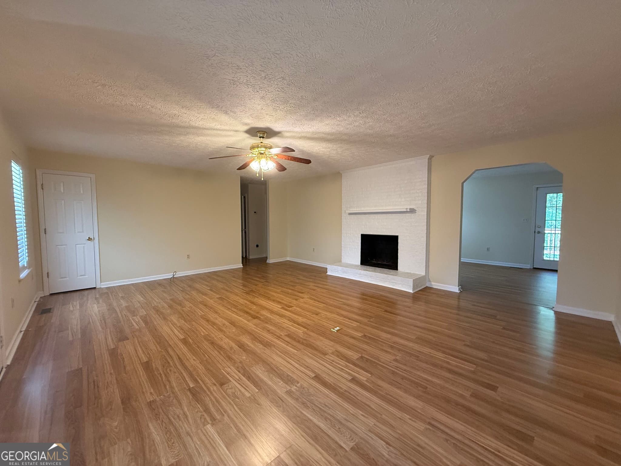 3 bedroom, 2 bathroom, 1,758 sq ft single family residence for sale at 422 King Lane, Thomson, GA 30824 — photo 3