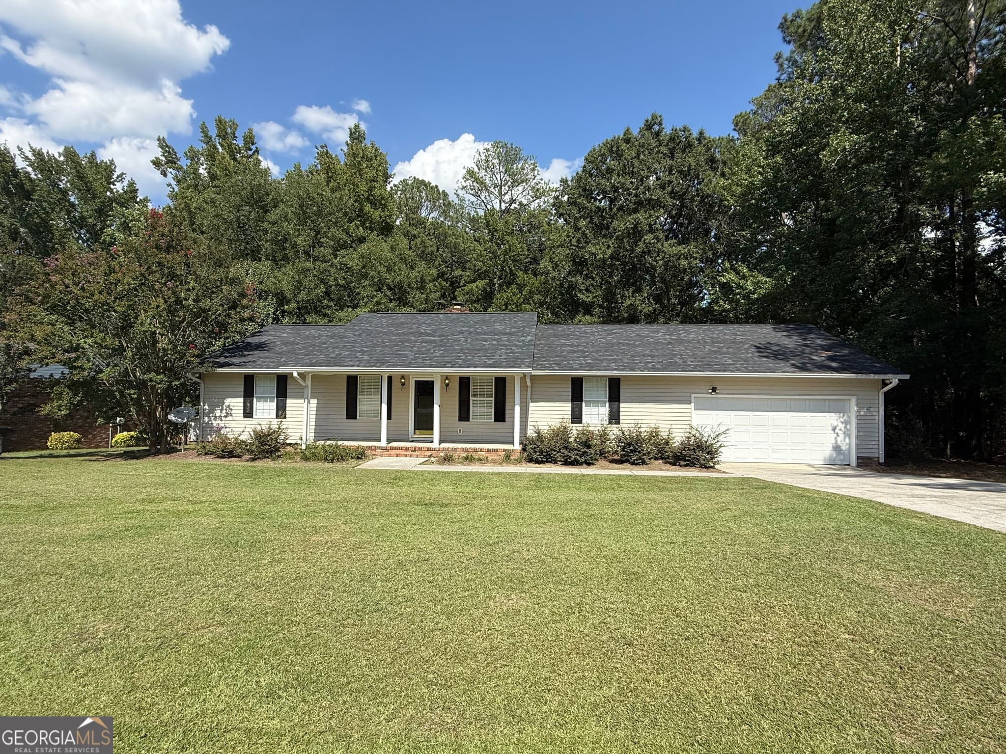 3 bedroom, 2 bathroom, 1,758 sq ft single family residence for sale at 422 King Lane, Thomson, GA 30824 — photo 1 of 21