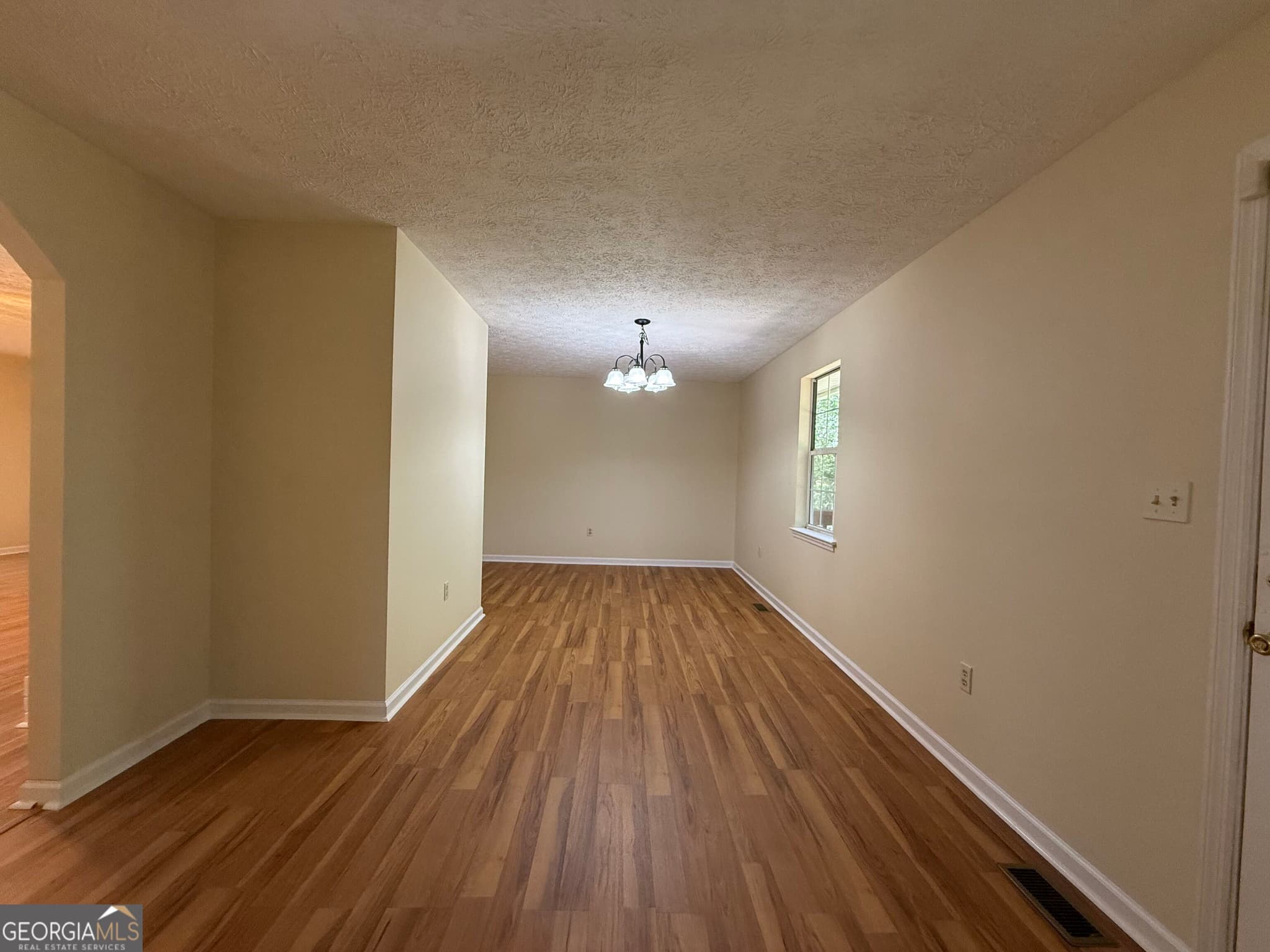 3 bedroom, 2 bathroom, 1,758 sq ft single family residence for sale at 422 King Lane, Thomson, GA 30824 — photo 4