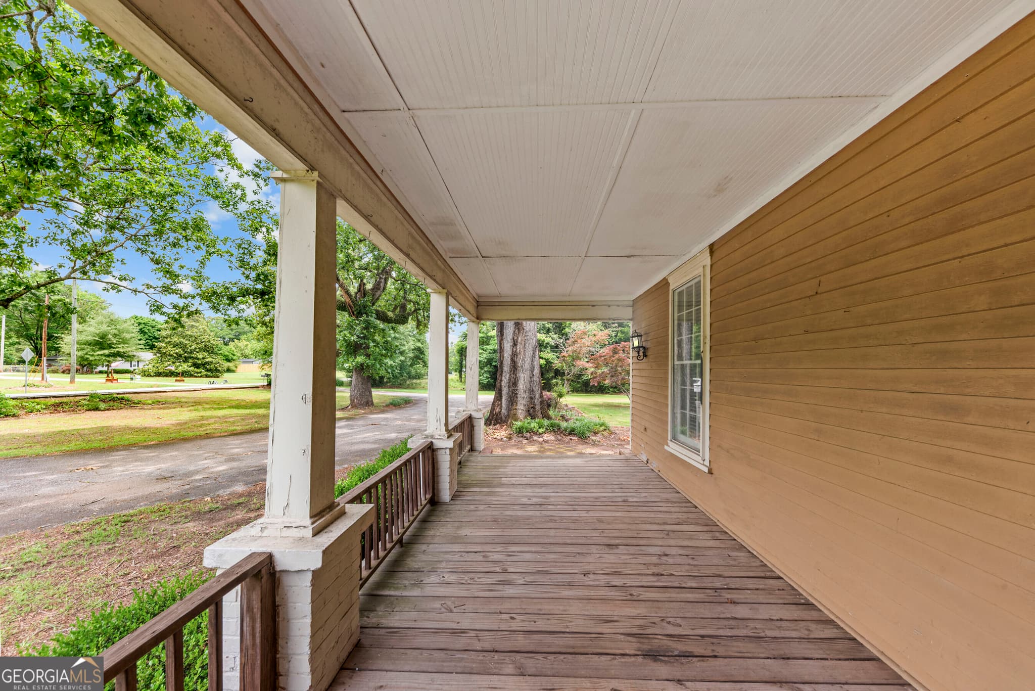 3 bedroom, 1.5 bathroom, 2,001 sq ft farm for sale at 1047 Dixie Road, Covington, GA 30014 — photo 5