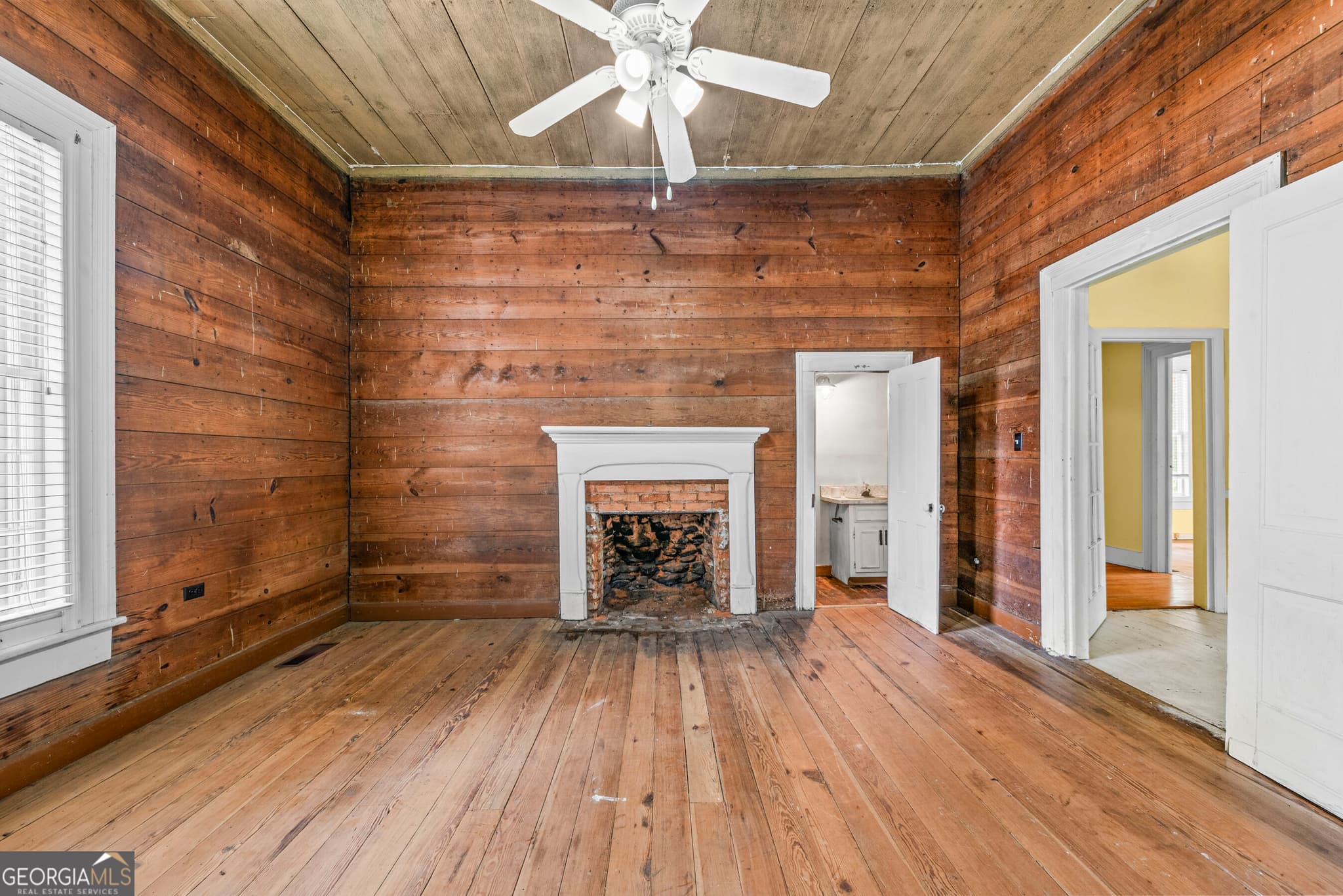 3 bedroom, 1.5 bathroom, 2,001 sq ft farm for sale at 1047 Dixie Road, Covington, GA 30014 — photo 10