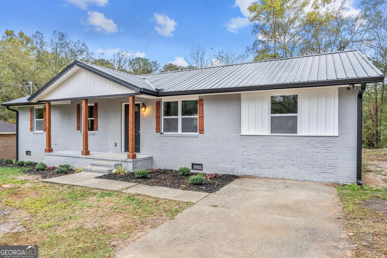 4 bedroom, 2 bathroom, 1,325 sq ft single family residence for sale at 420 W Richland Avenue, Greensboro, GA 30642 — photo 2