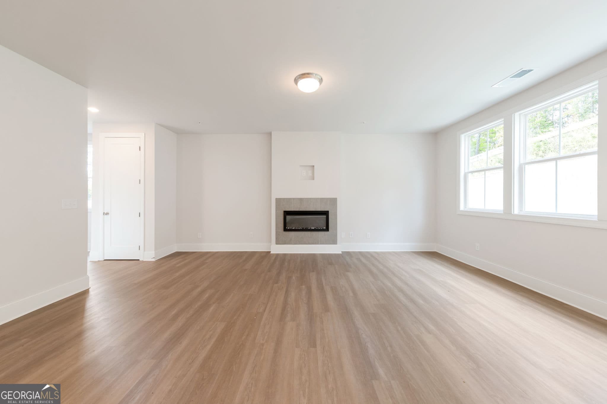 3 bedroom, 2.5 bathroom, 2,068 sq ft single family residence for sale at 1652 Crest Creek Court, Marietta, GA 30008 — photo 6