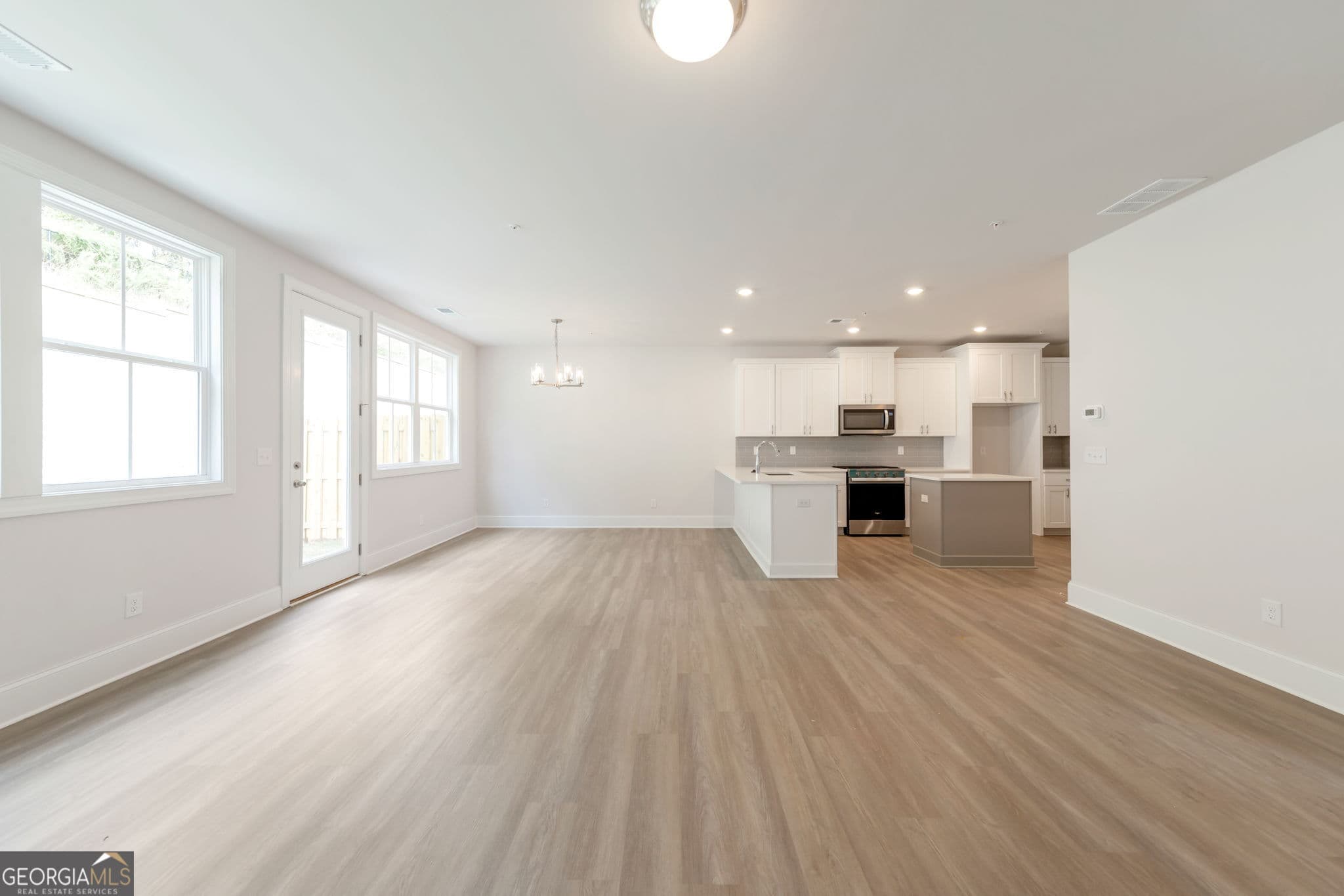3 bedroom, 2.5 bathroom, 2,068 sq ft single family residence for sale at 1652 Crest Creek Court, Marietta, GA 30008 — photo 7
