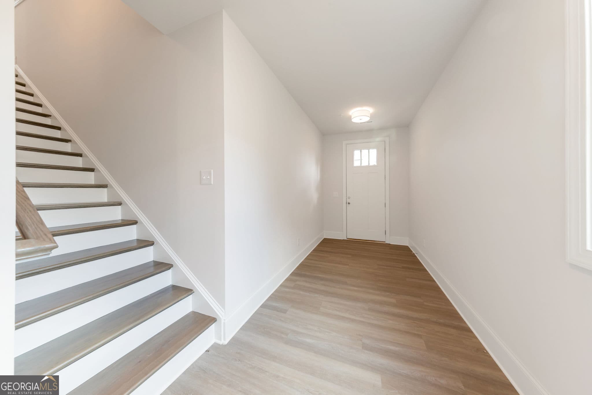 3 bedroom, 2.5 bathroom, 2,068 sq ft single family residence for sale at 1652 Crest Creek Court, Marietta, GA 30008 — photo 3