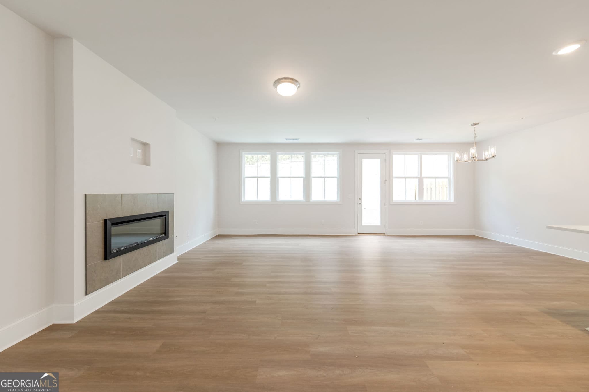 3 bedroom, 2.5 bathroom, 2,068 sq ft single family residence for sale at 1652 Crest Creek Court, Marietta, GA 30008 — photo 5