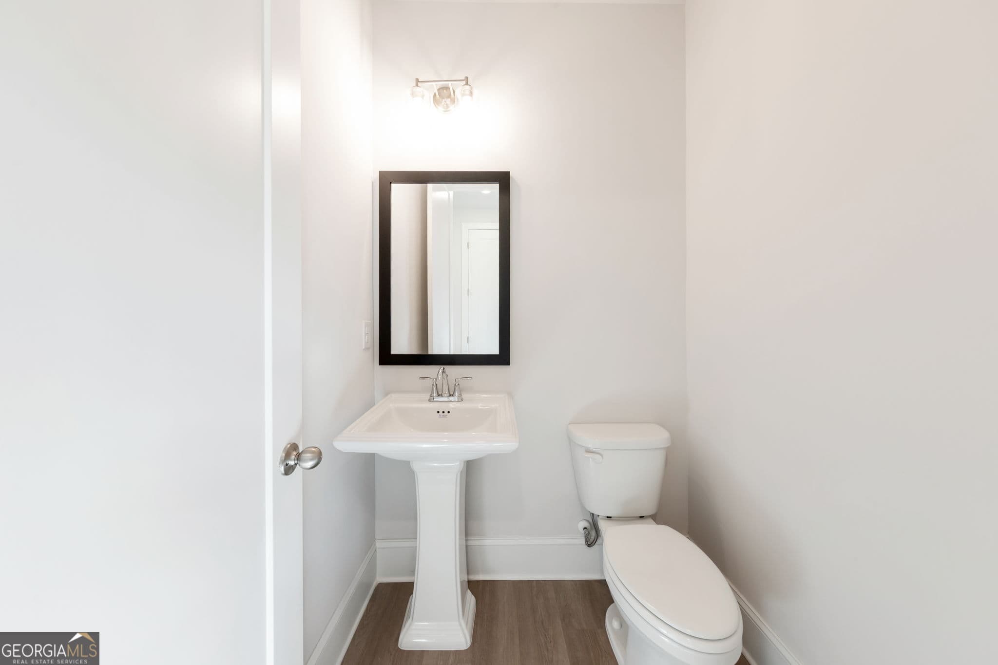 3 bedroom, 2.5 bathroom, 2,068 sq ft single family residence for sale at 1652 Crest Creek Court, Marietta, GA 30008 — photo 4