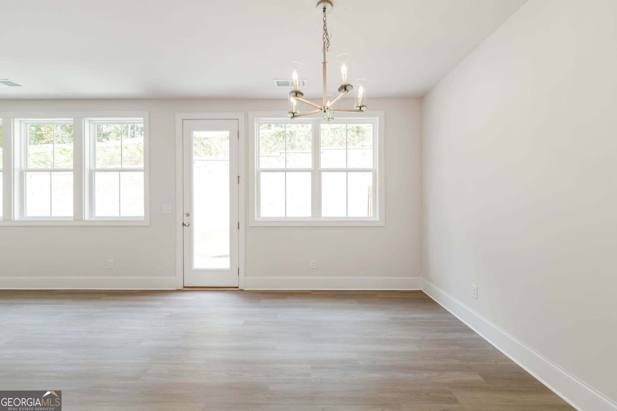 3 bedroom, 2.5 bathroom, 2,068 sq ft single family residence for sale at 1652 Crest Creek Court, Marietta, GA 30008 — photo 8