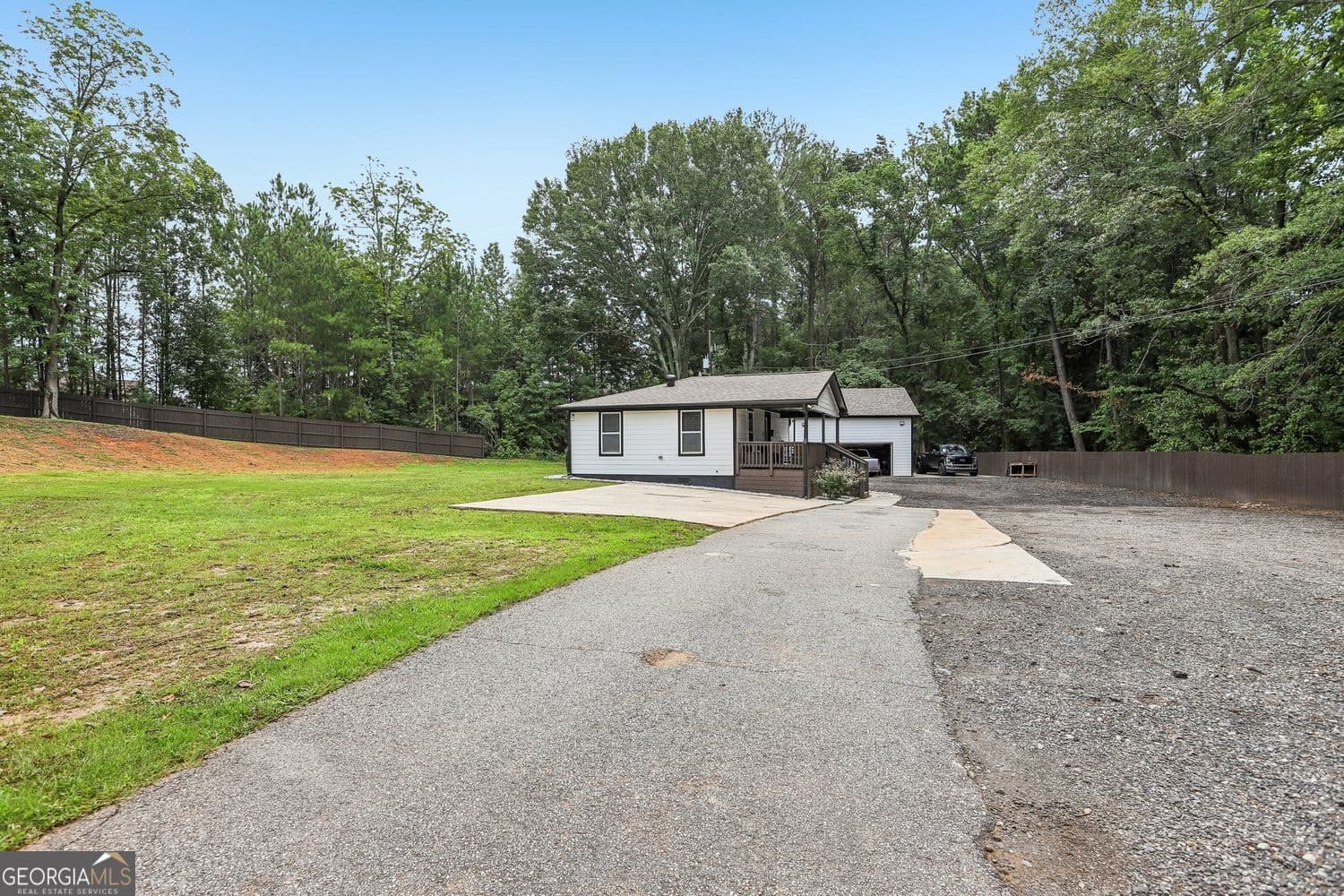 2 bedroom, 1 bathroom, 588 sq ft single family residence for sale at 1111 Flippen Road, Stockbridge, GA 30281 — photo 4