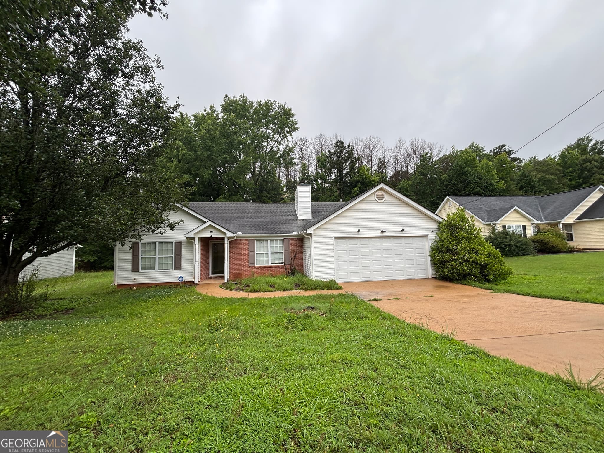 3 bedroom, 2 bathroom, 1,303 sq ft single family residence for sale at 43 Canterbury Drive, Grantville, GA 30220 — photo 2