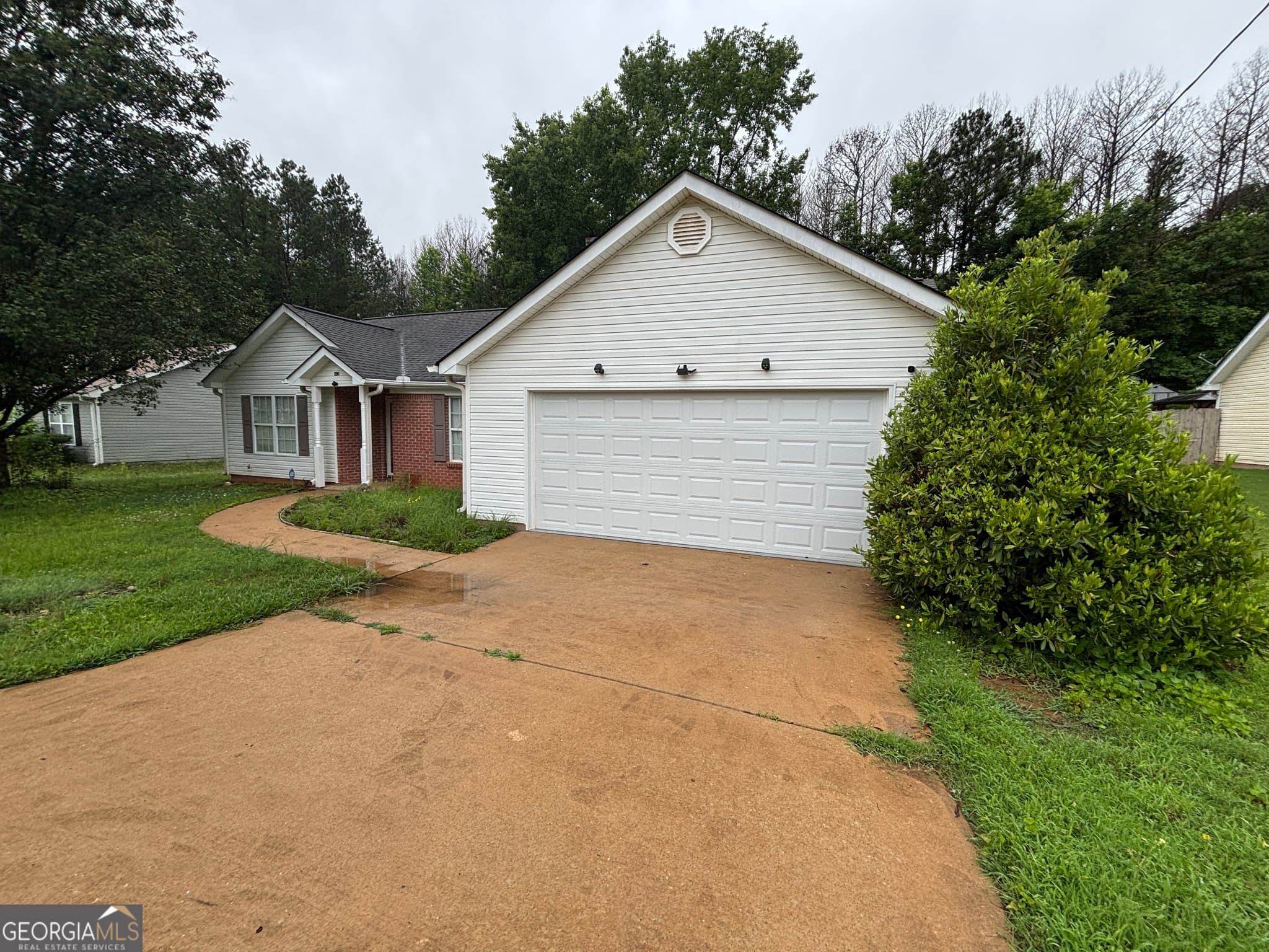 3 bedroom, 2 bathroom, 1,303 sq ft single family residence for sale at 43 Canterbury Drive, Grantville, GA 30220 — photo 3