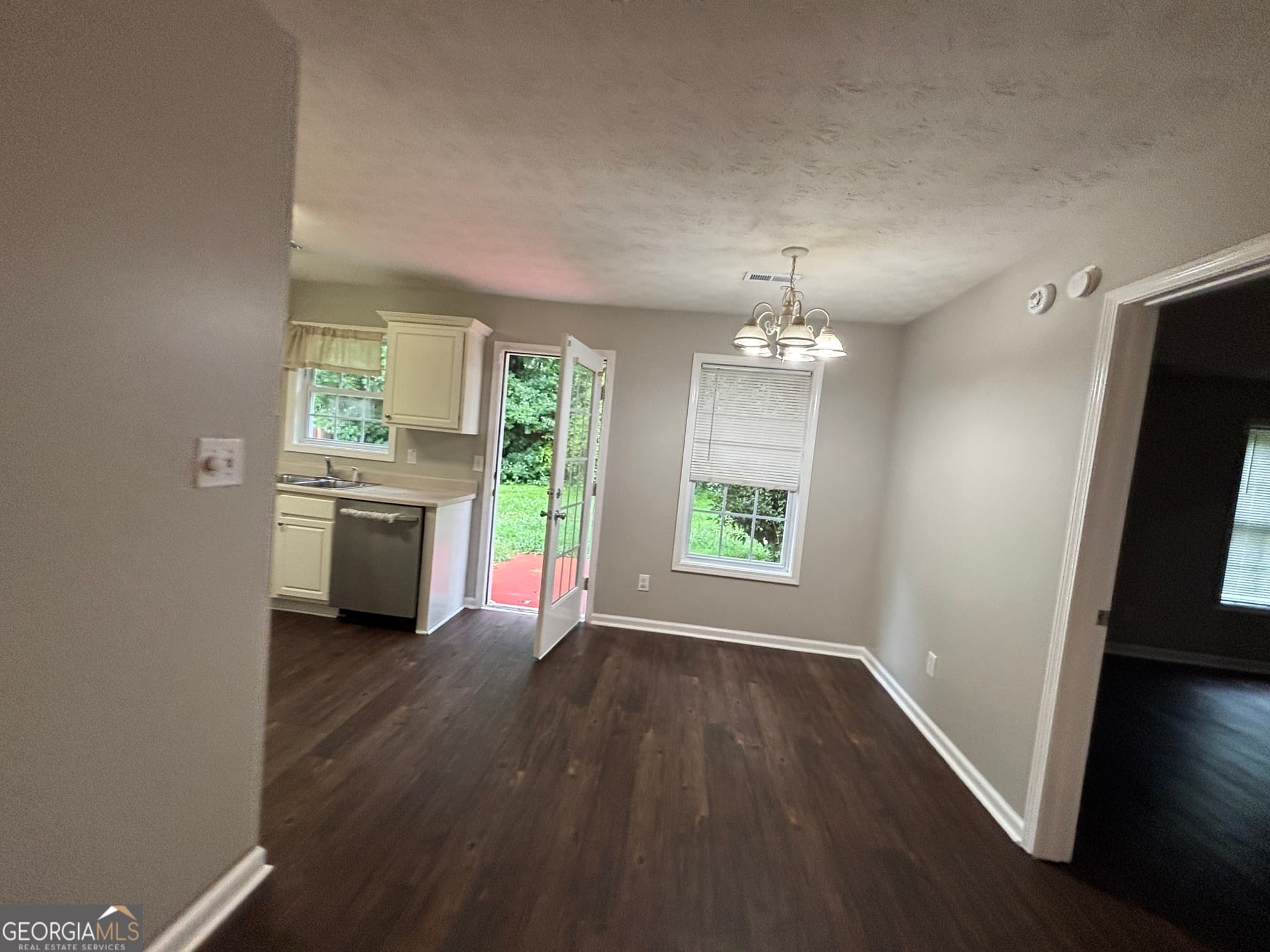 3 bedroom, 2 bathroom, 1,303 sq ft single family residence for sale at 43 Canterbury Drive, Grantville, GA 30220 — photo 8