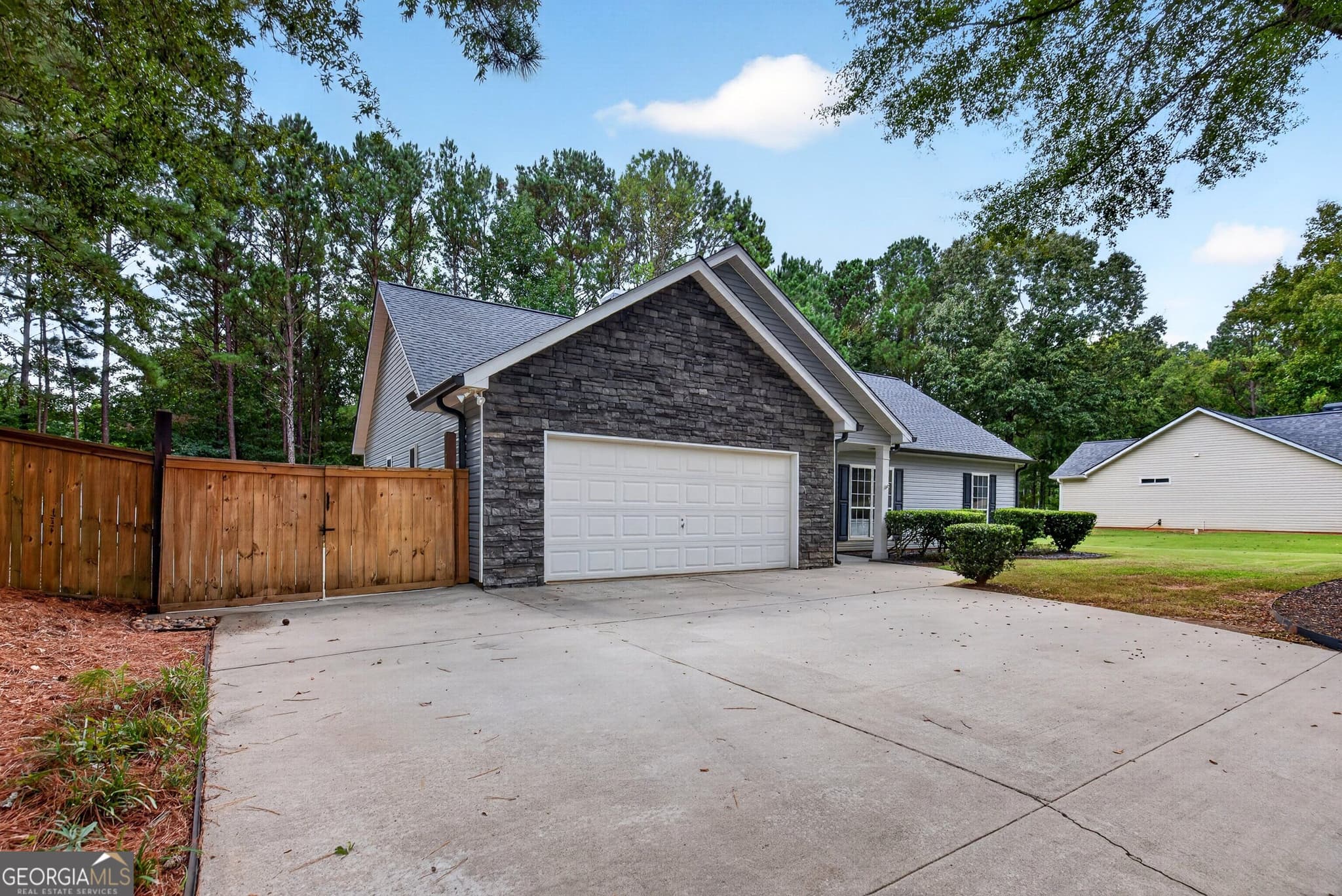 3 bedroom, 2 bathroom, 1,506 sq ft single family residence for sale at 371 Northridge Drive, Senoia, GA 30276 — photo 4