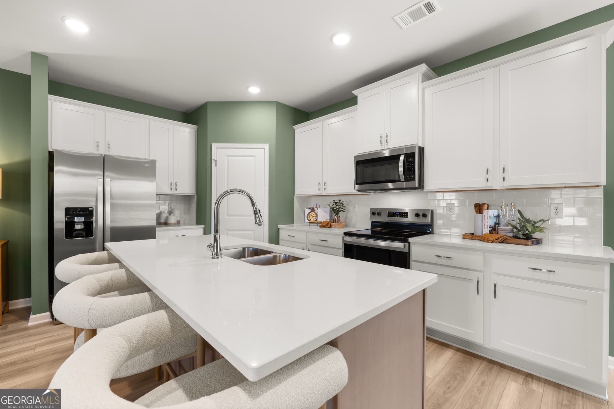 3 bedroom, 2.5 bathroom townhouse for sale at 3261 Lake Carlton Road 24, Loganville, GA 30052 — photo 6