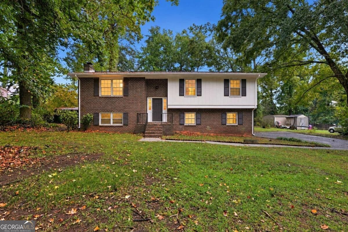 3 bedroom, 2 bathroom, 1,794 sq ft single family residence for sale at 4222 King James Court, Snellville, GA 30039