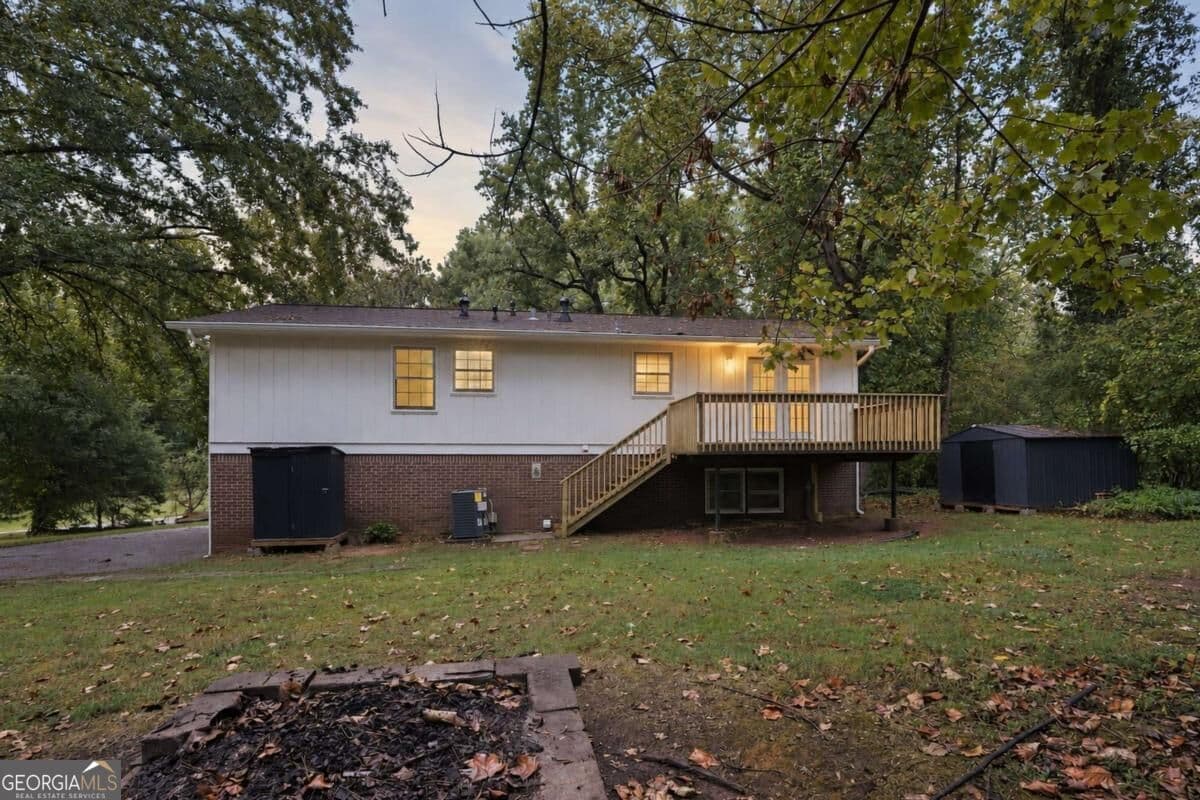3 bedroom, 2 bathroom, 1,794 sq ft single family residence for sale at 4222 King James Court, Snellville, GA 30039 — photo 5