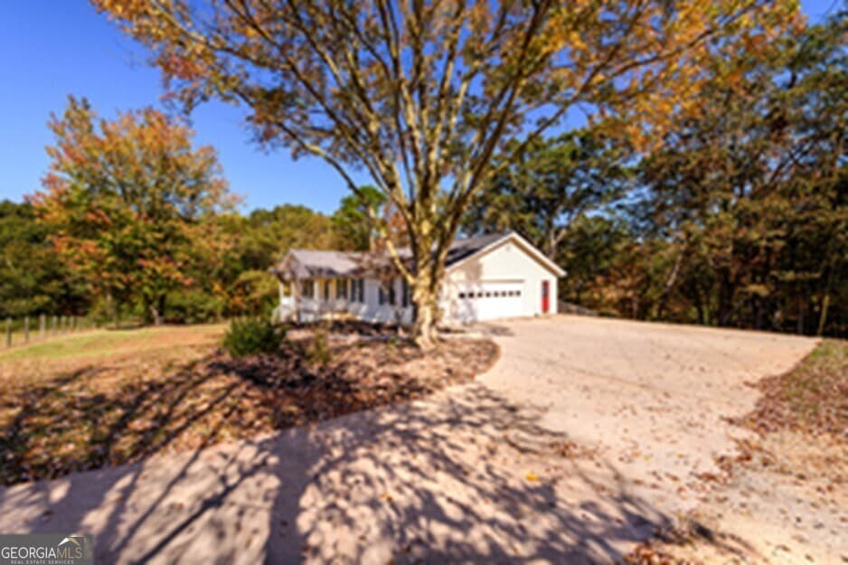 3 bedroom, 2.5 bathroom, 2,030 sq ft single family residence for sale at 173 DEER CREEK FARM Road, Hartwell, GA 30643 — photo 6