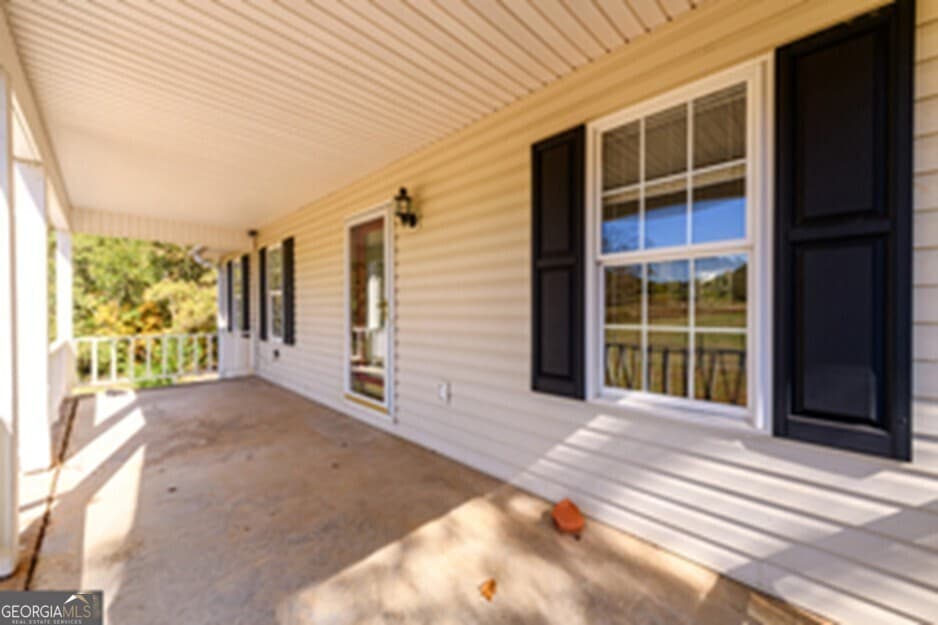 3 bedroom, 2.5 bathroom, 2,030 sq ft single family residence for sale at 173 DEER CREEK FARM Road, Hartwell, GA 30643 — photo 4