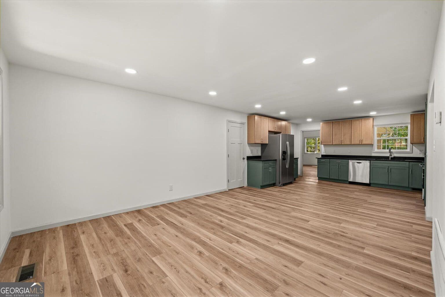 3 bedroom, 3.5 bathroom, 3,360 sq ft single family residence for sale at 1421 Thrasher Drive, Dalton, GA 30721 — photo 9