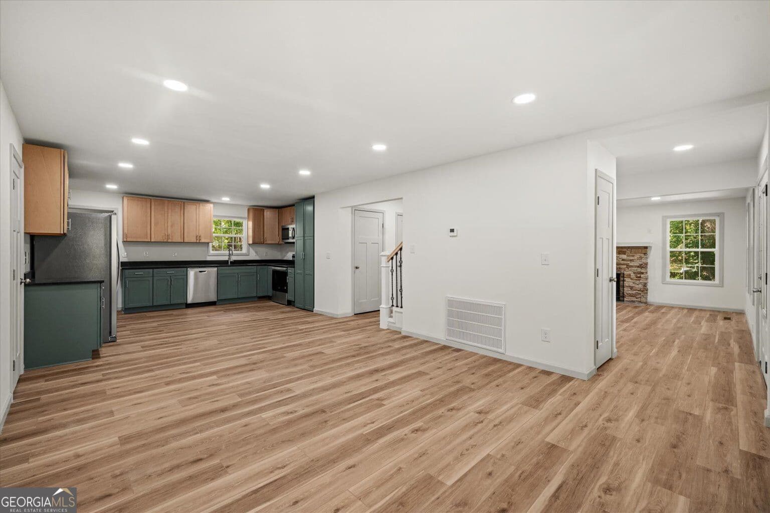 3 bedroom, 3.5 bathroom, 3,360 sq ft single family residence for sale at 1421 Thrasher Drive, Dalton, GA 30721 — photo 10