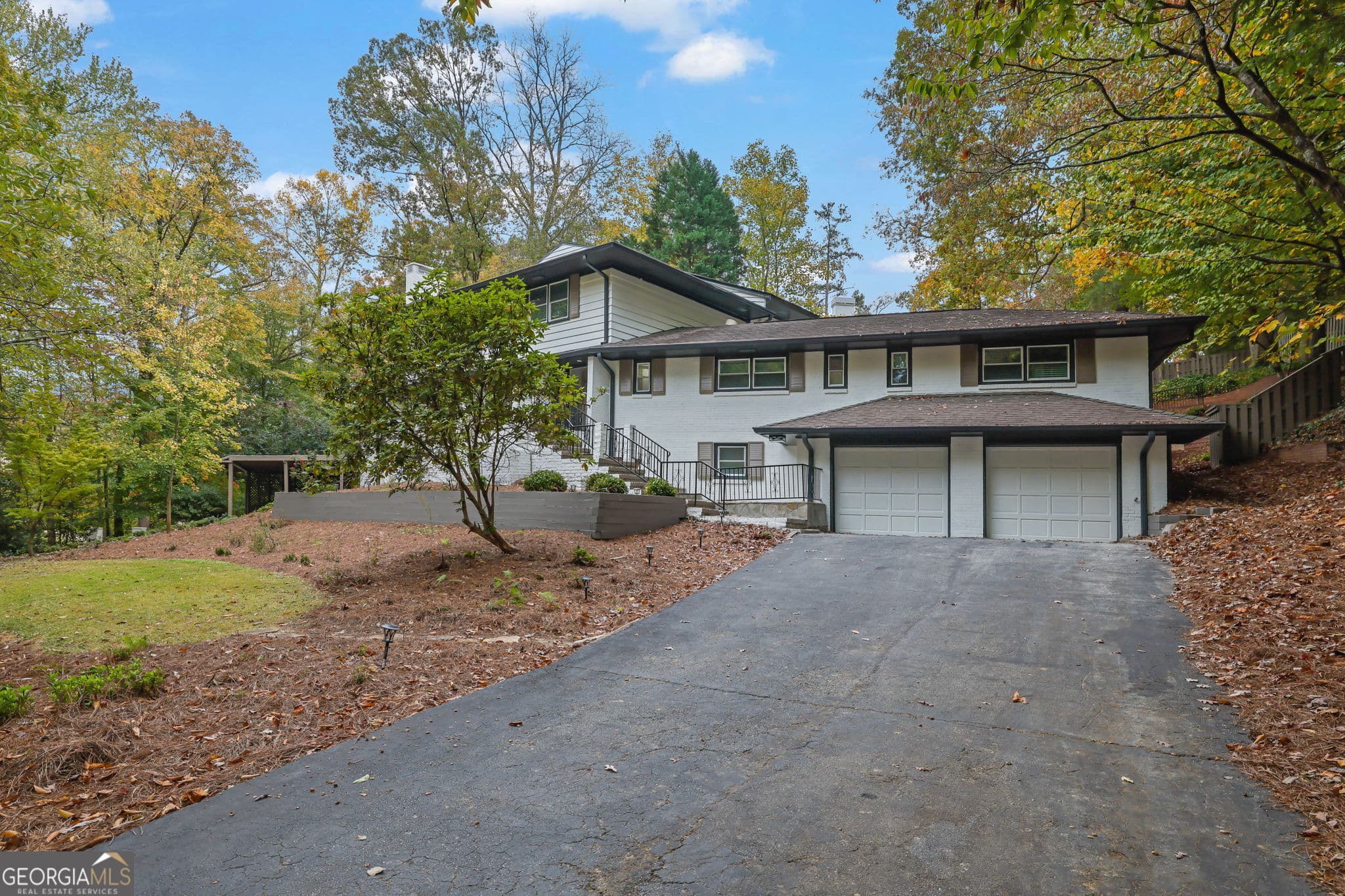 8 bedroom, 8.5 bathroom, 6,000 sq ft single family residence for rent at 3018 W Pine Valley Road, Atlanta, GA 30305 for $21,000 a month — photo 6