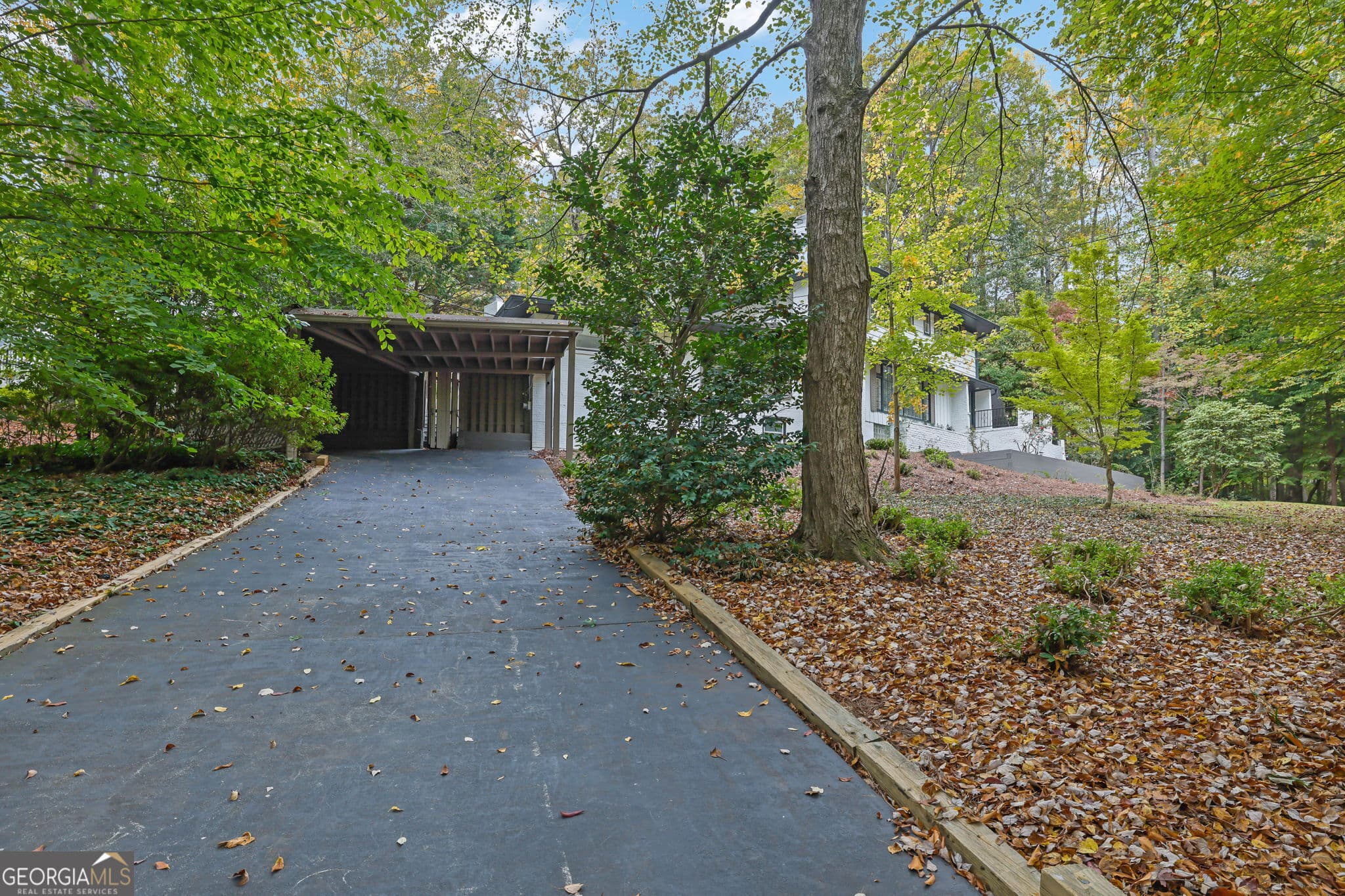 8 bedroom, 8.5 bathroom, 6,000 sq ft single family residence for rent at 3018 W Pine Valley Road, Atlanta, GA 30305 for $21,000 a month — photo 7