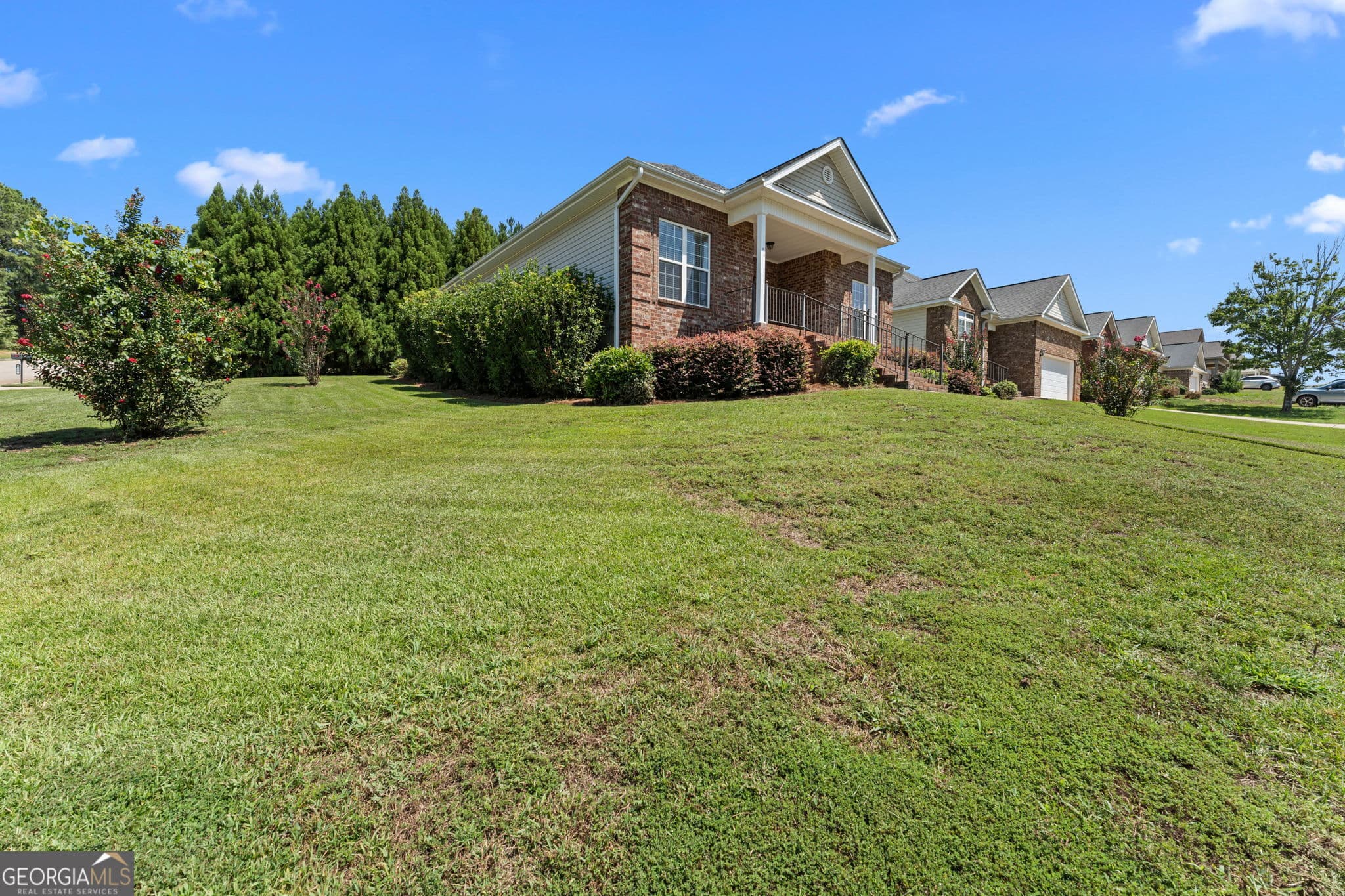 3 bedroom, 2 bathroom, 1,624 sq ft single family residence for sale at 200 Lasso Drive, Warner Robins, GA 31088 — photo 2