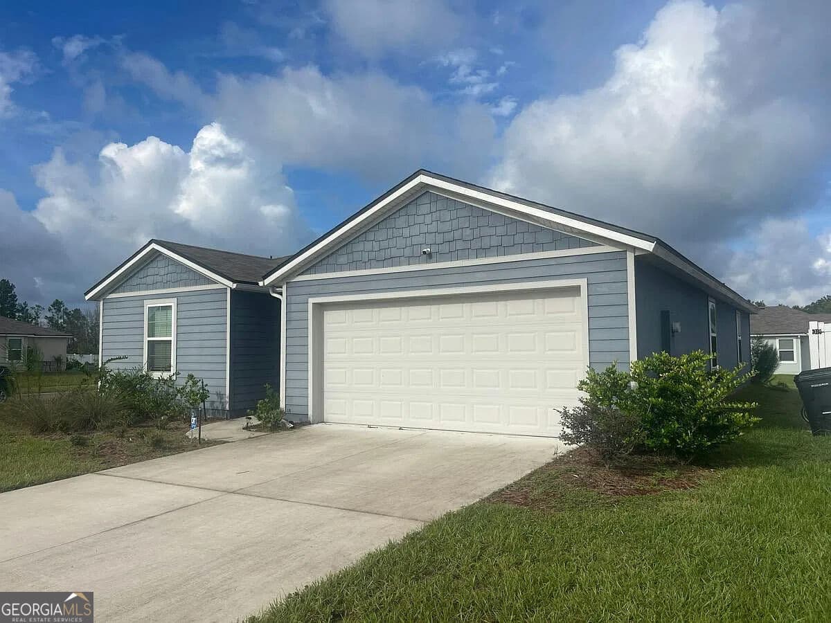 4 bedroom, 2 bathroom, 1,705 sq ft single family residence for sale at 2876 Oak Stream Drive, Green Cove Springs, FL 32043 — photo 2