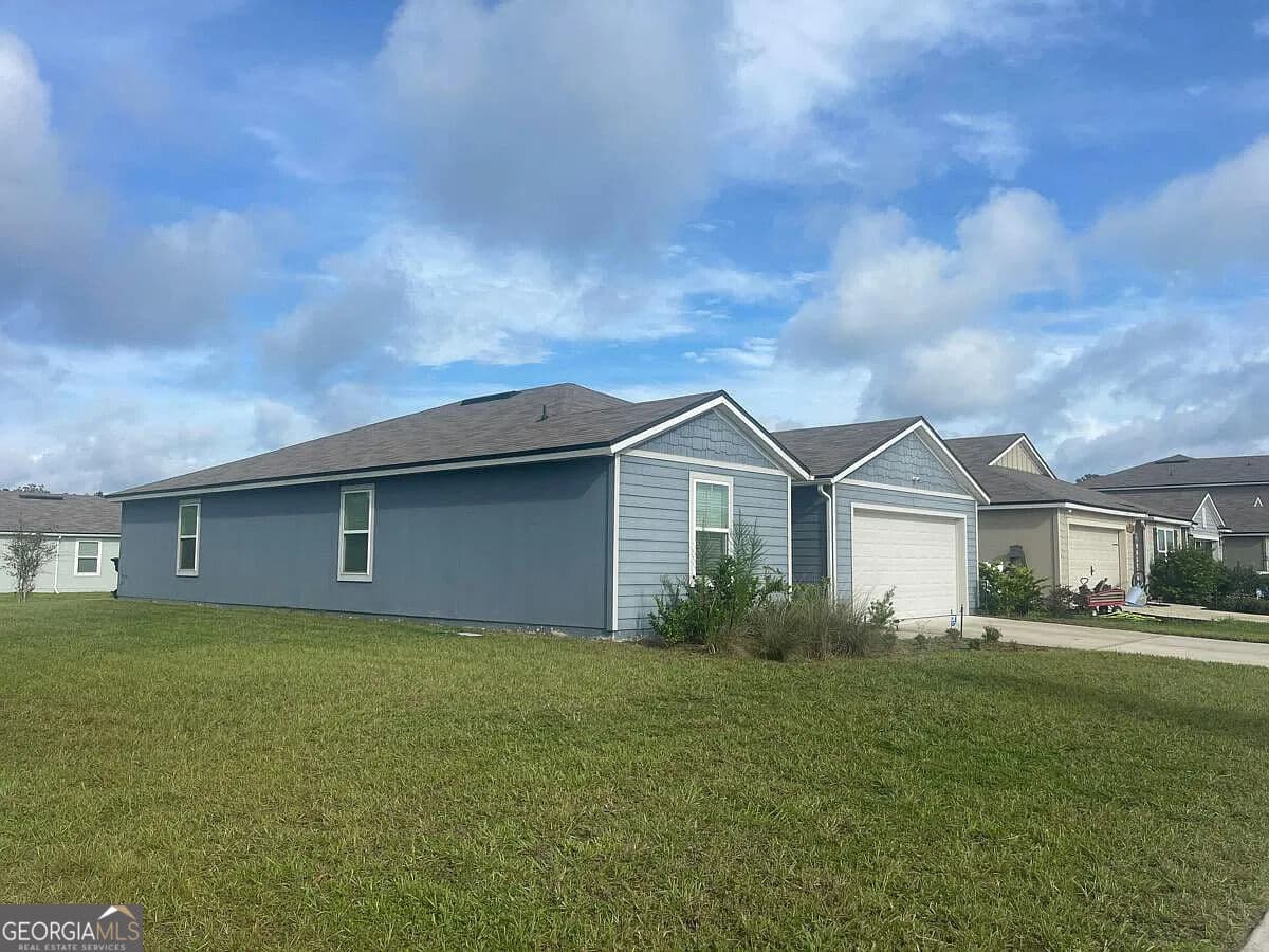 4 bedroom, 2 bathroom, 1,705 sq ft single family residence for sale at 2876 Oak Stream Drive, Green Cove Springs, FL 32043 — photo 3