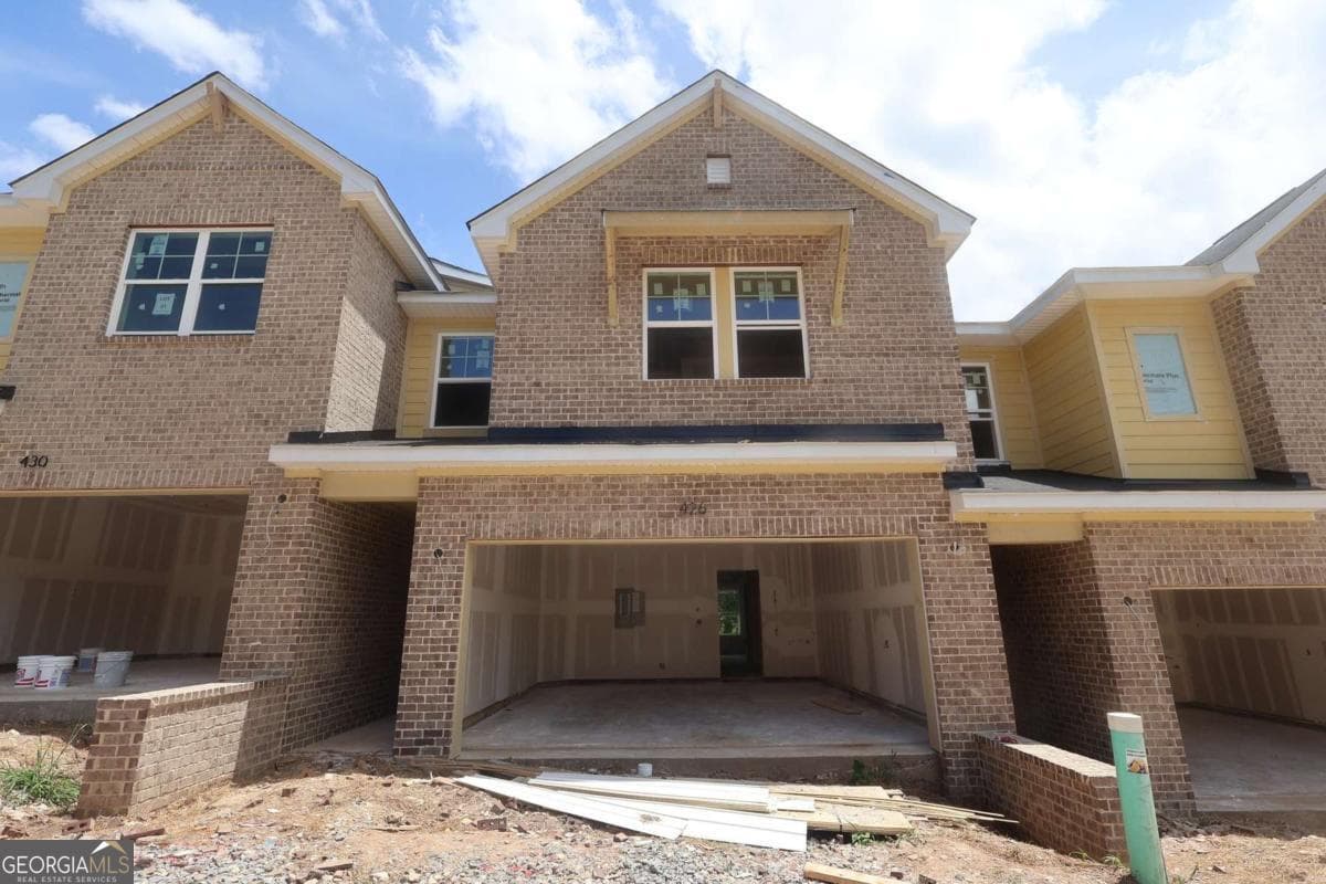 3 bedroom, 2.5 bathroom, 1,919 sq ft townhouse for sale at 426 Laurelwood Lane, Canton, GA 30114 — photo 2