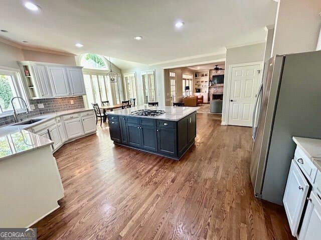 5 bedroom, 4.5 bathroom, 3,114 sq ft single family residence for sale at 310 High Vista Court, Alpharetta, GA 30022 — photo 2