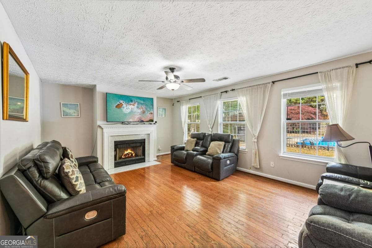 3 bedroom, 2.5 bathroom, 1,816 sq ft single family residence for sale at 441 Crested View Drive, Loganville, GA 30052 — photo 2