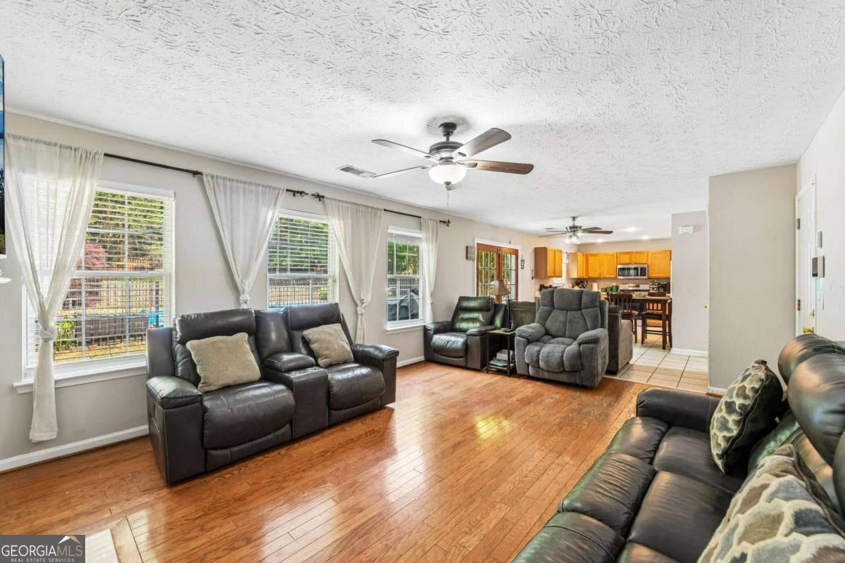 3 bedroom, 2.5 bathroom, 1,816 sq ft single family residence for sale at 441 Crested View Drive, Loganville, GA 30052 — photo 3