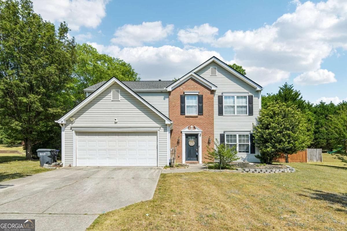 3 bedroom, 2.5 bathroom, 1,816 sq ft single family residence for sale at 441 Crested View Drive, Loganville, GA 30052 — photo 1 of 15