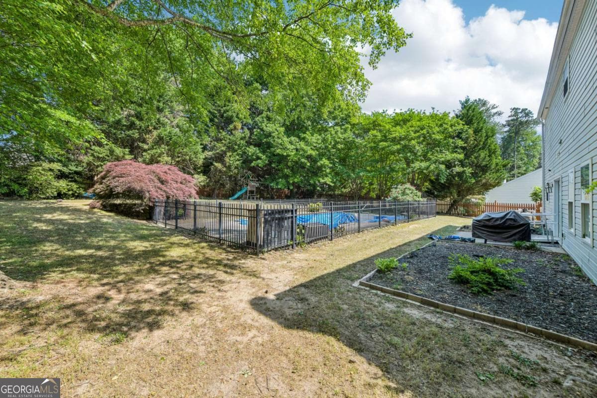 3 bedroom, 2.5 bathroom, 1,816 sq ft single family residence for sale at 441 Crested View Drive, Loganville, GA 30052 — photo 9