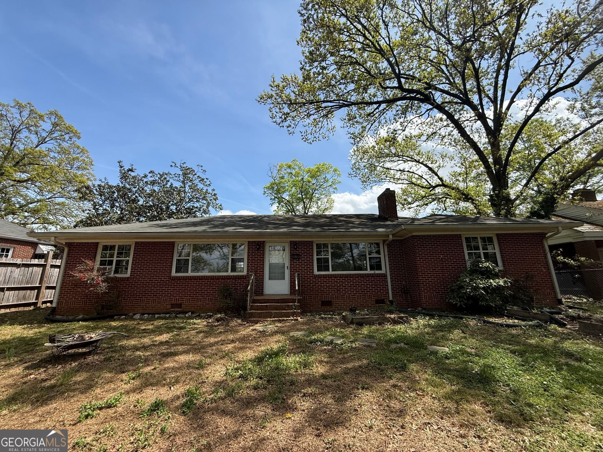 3 bedroom, 2 bathroom, 1,942 sq ft single family residence for rent at 114 Lookout Circle, Rome, GA 30161 for $1,550 a month