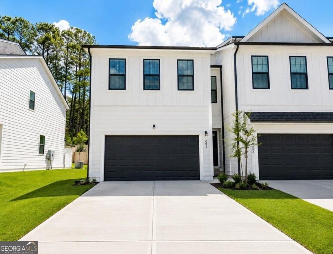 3 bedroom, 2.5 bathroom, 1,842 sq ft townhouse for rent at 7429 Quinn Place, Flowery Branch, GA 30542 for $2,280 a month — photo 1 of 1