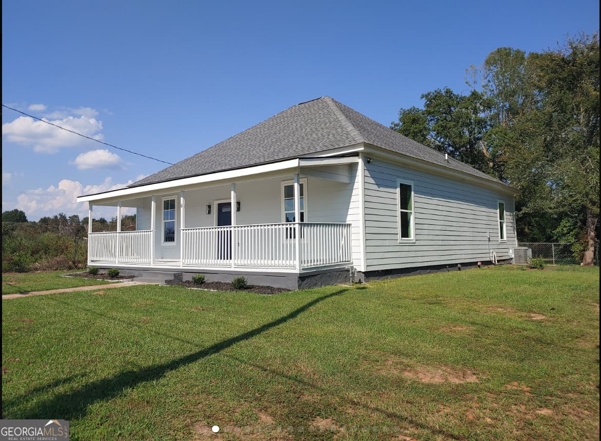 3 bedroom, 2 bathroom, 1,778 sq ft single family residence for sale at 2 Cedar Avenue, Griffin, GA 30223 — photo 2