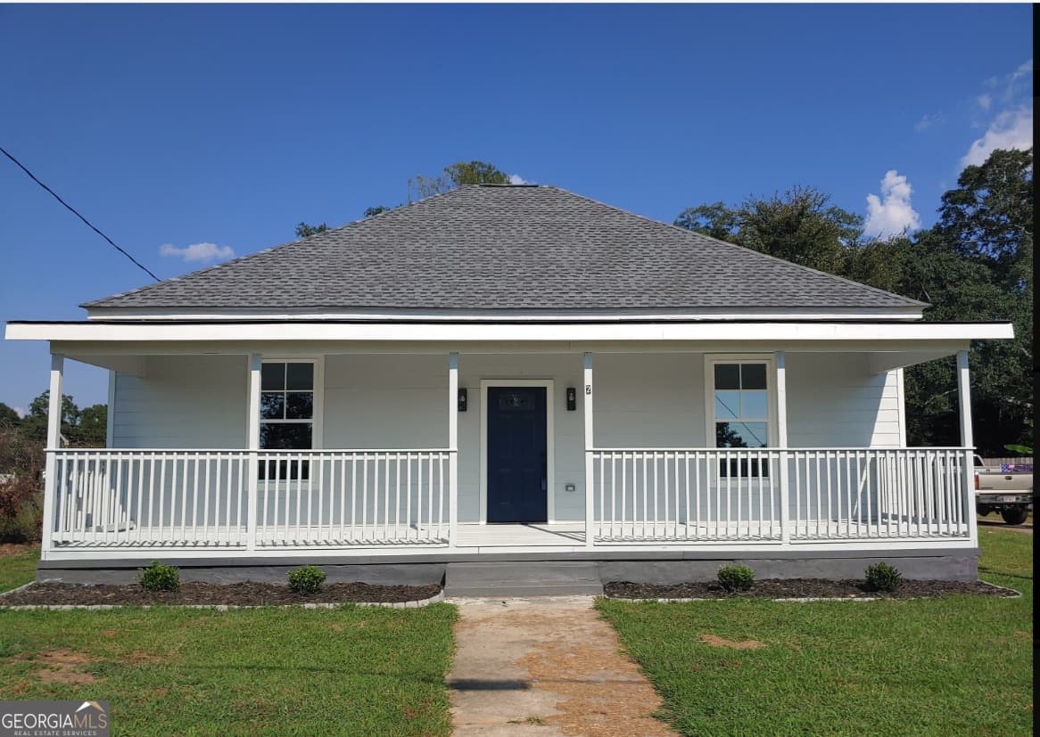 3 bedroom, 2 bathroom, 1,778 sq ft single family residence for sale at 2 Cedar Avenue, Griffin, GA 30223 — photo 1 of 13