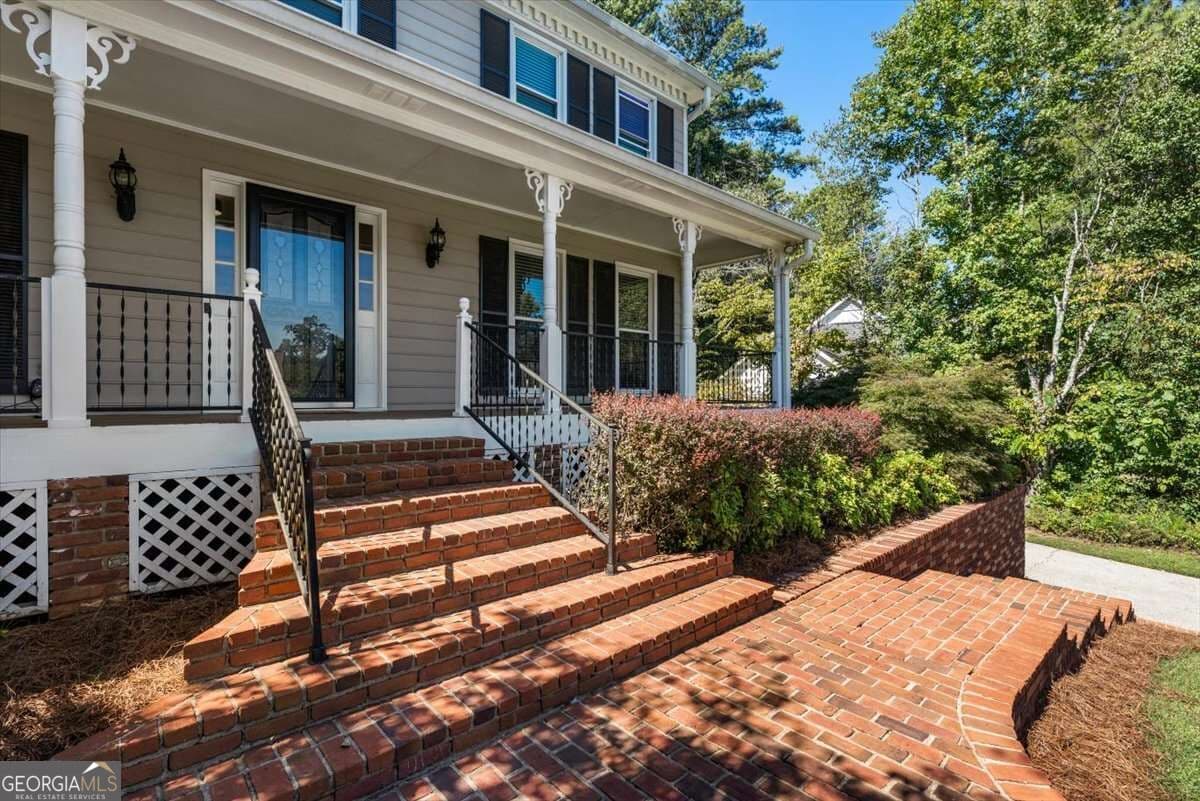 4 bedroom, 3 bathroom, 2,938 sq ft single family residence for sale at 147 Lakeside Drive, Kennesaw, GA 30144 — photo 3