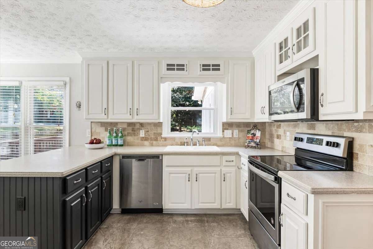 4 bedroom, 3 bathroom, 2,938 sq ft single family residence for sale at 147 Lakeside Drive, Kennesaw, GA 30144 — photo 5