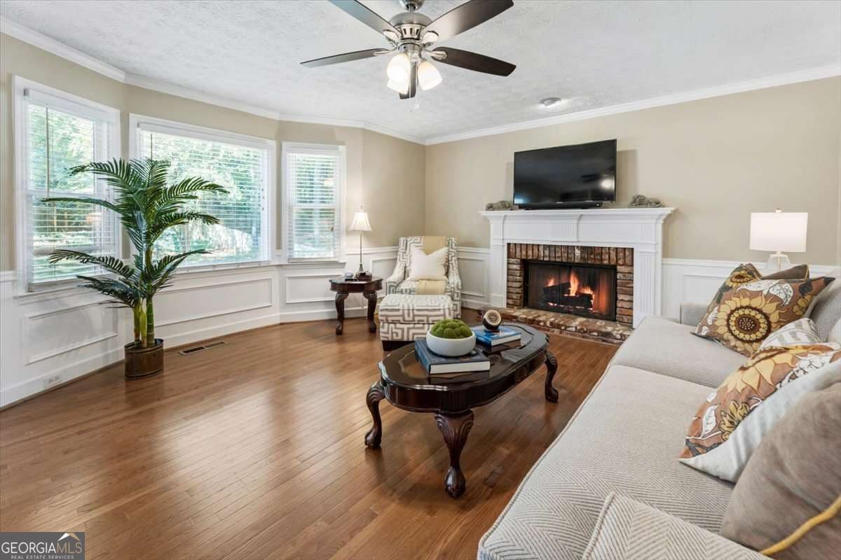4 bedroom, 3 bathroom, 2,938 sq ft single family residence for sale at 147 Lakeside Drive, Kennesaw, GA 30144 — photo 4