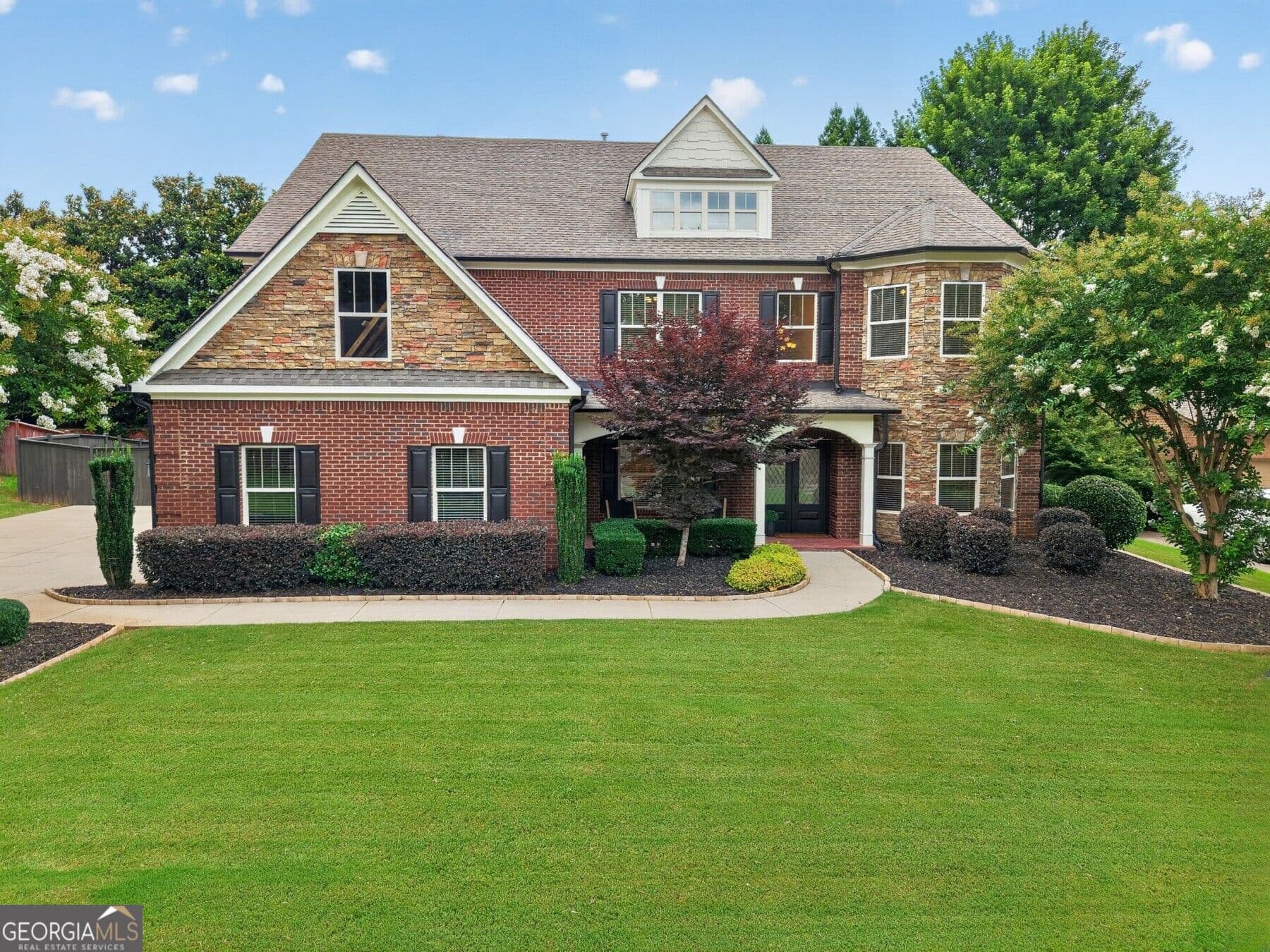 6 bedroom, 5 bathroom, 5,360 sq ft single family residence for sale at 5050 Savannah Run, Cumming, GA 30040 — photo 1 of 59