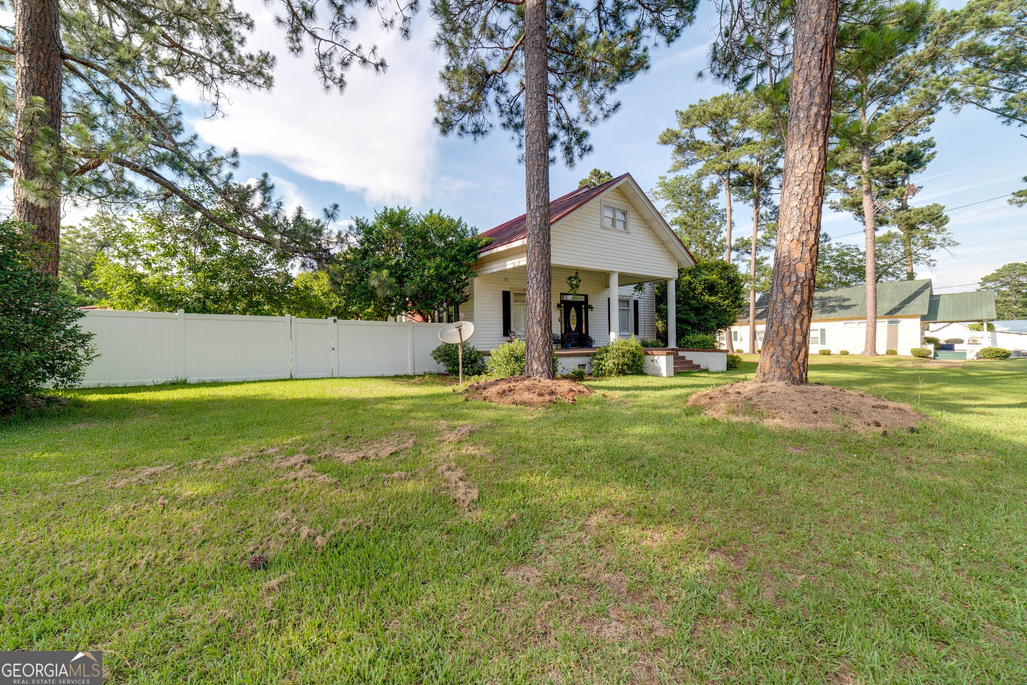 4 bedroom, 2.5 bathroom, 3,101 sq ft single family residence for sale at 73 Maxwell Street, Arlington, GA 39813 — photo 3