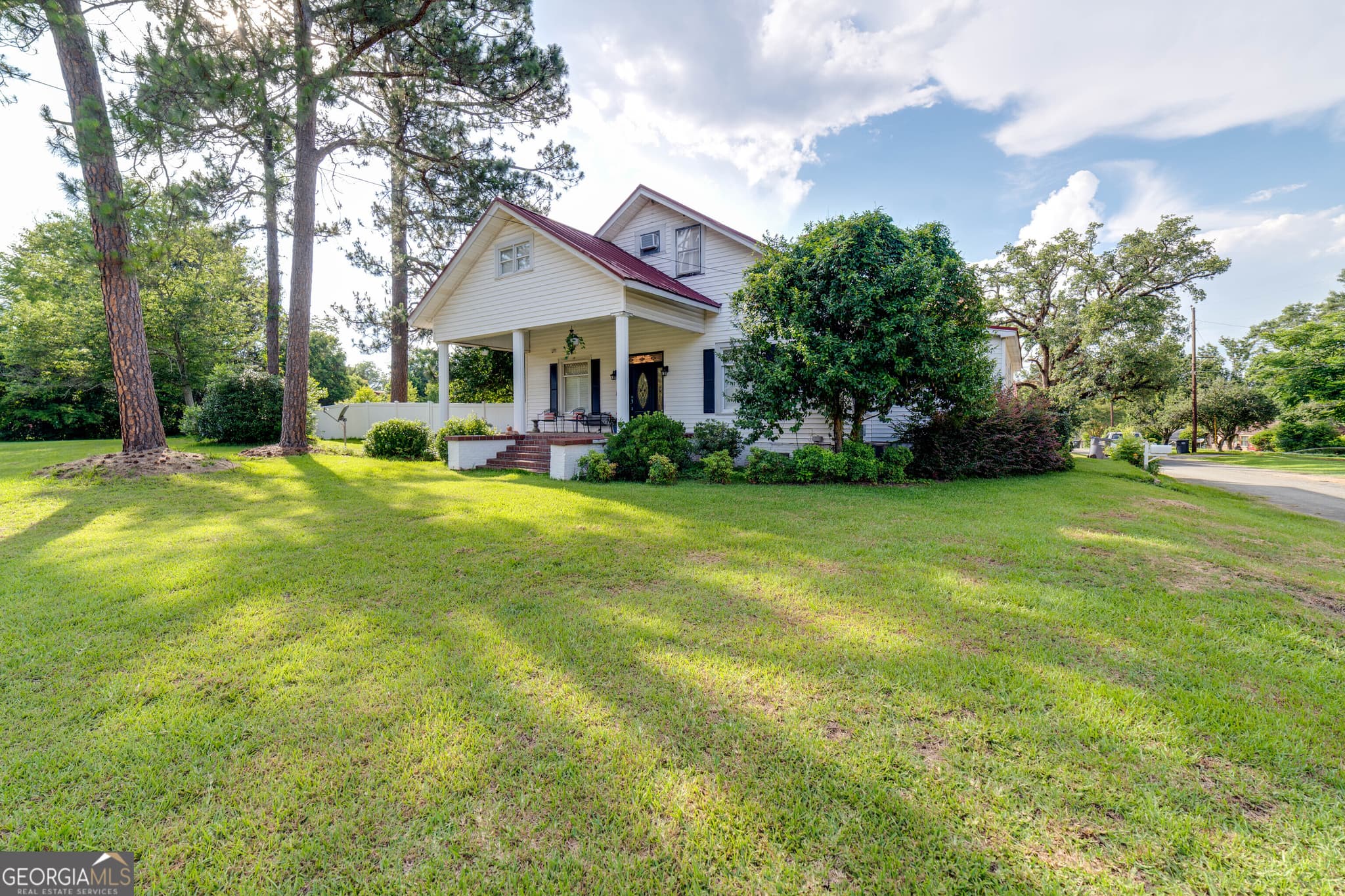 4 bedroom, 2.5 bathroom, 3,101 sq ft single family residence for sale at 73 Maxwell Street, Arlington, GA 39813