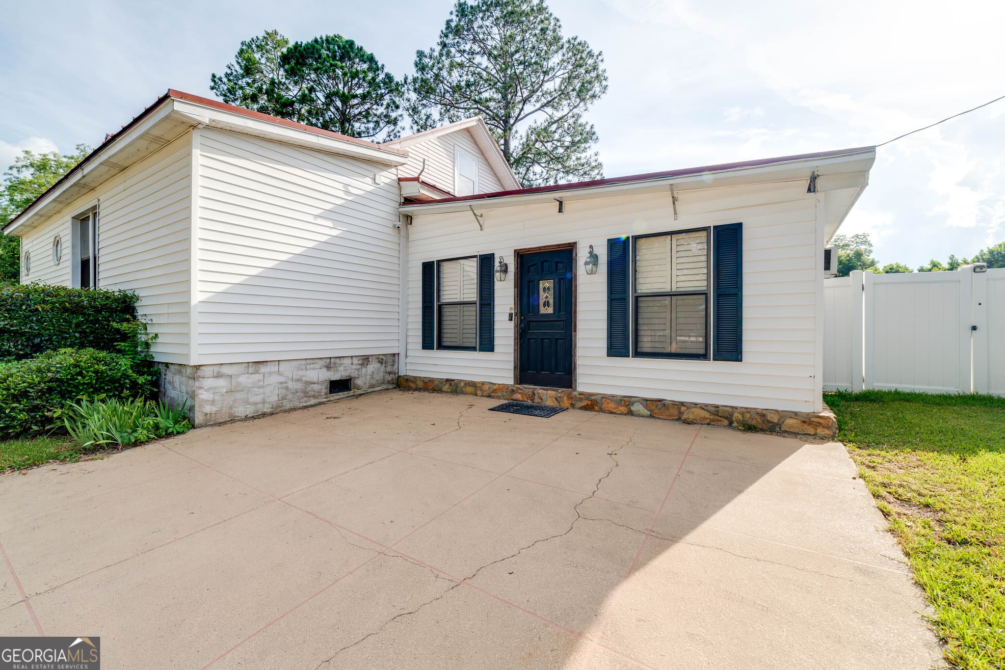 4 bedroom, 2.5 bathroom, 3,101 sq ft single family residence for sale at 73 Maxwell Street, Arlington, GA 39813 — photo 4